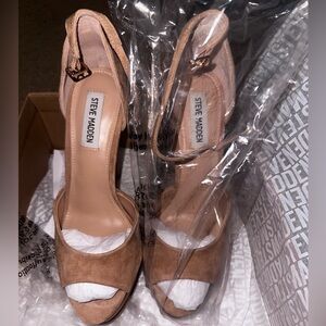 Steve Madden Keiko camel suede heel. Worn once. Women’s size 8